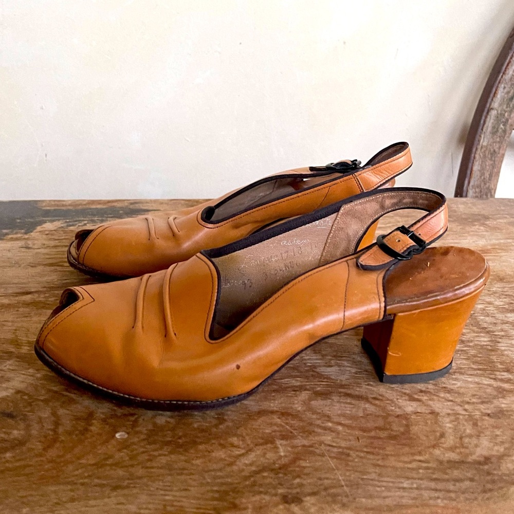 VINTAGE SLINGBACK OPEN TOE SHOES 60’s-70’s Camel Tan Leather Low Heel 6.5M Cute!